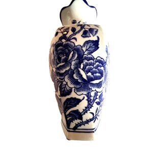 Chinoiserie Wall Pocket Vase Porcelain Ceramic Blue White Floral 9'' Home Decor